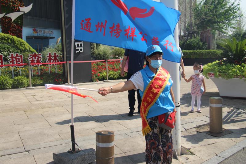 <strong>裸体美女操操</strong>